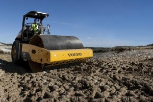 SD115 soil compactor now Tier 4i emissions compliant