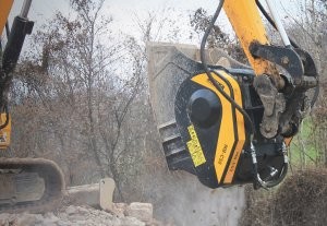 Compact, light crushing and screening buckets designed for mid-range carriers Compact, light crushing and screening buckets designed for mid-range carriers