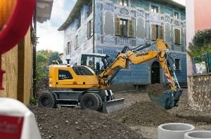 Compact and Powerful: the new Liebherr A 910 Compact Mobile Excavator Compact and Powerful: the new Liebherr A 910 Compact Mobile Excavator