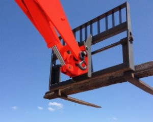 Manitou Introduces a Industry-Exclusive Boom Tip Lift Hook for MT Series Telescopic Handlers