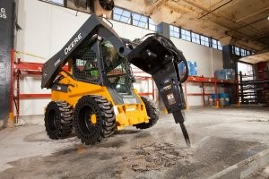 John Deere Launches Mid-Frame Skid Steers/ Compact Track Loaders