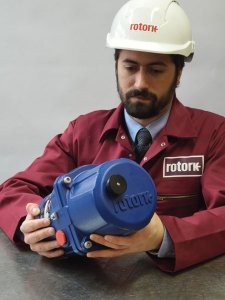 Electric control actuator for choke valves Electric control actuator for choke valves