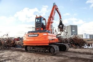 New Doosan material handlers strengthen company’s position in solid waste and recycling