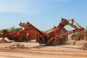 Terex Finlay introduce new 893 Tracked Mobile Heavy Duty Screener.