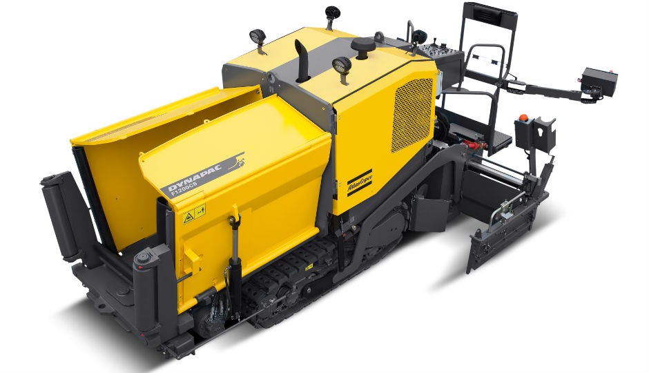 Equipped with a V240VE screed, Dynapac’s F1200C paver is remarkably compact but has a laying capacity of 330 tons per hour