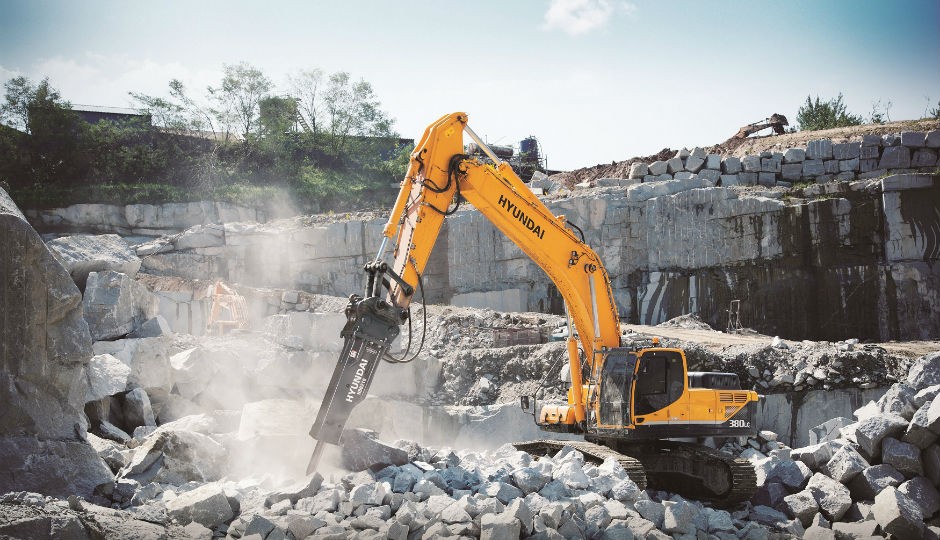 Hyundai's HDB210 Breaker in Action