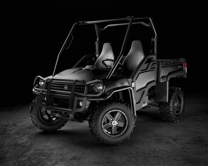 For a limited time, the XUV825i is available in Midnight Black.