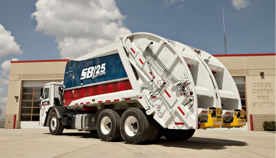 McNeilus Sells Fleet of 40+ CNG-powered Split Body Rear Loaders to Canada’s Emterra Group 