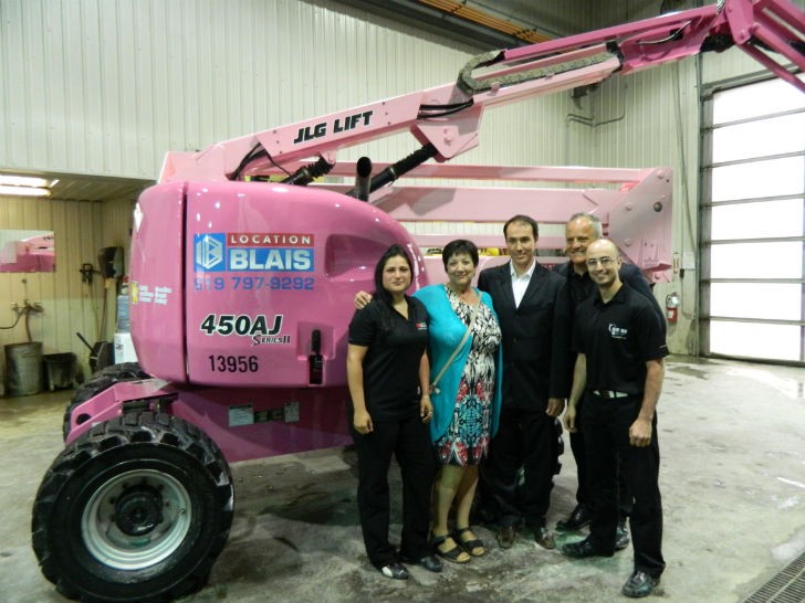 Canadian JLG Dealer Raises Breast Cancer Awareness with Pink Boom Lift