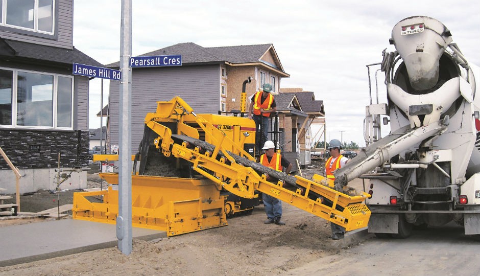 Loewenhardt Construction’s GT-3200 approaches a lamp standard while paving.
