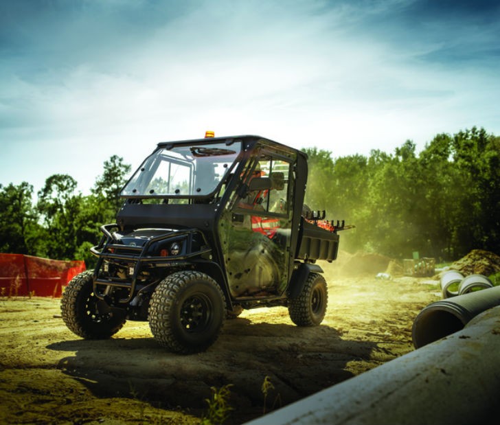 Cushman Introduces the First EFI Gasoline Hauler 4x4 UTV in Lineup