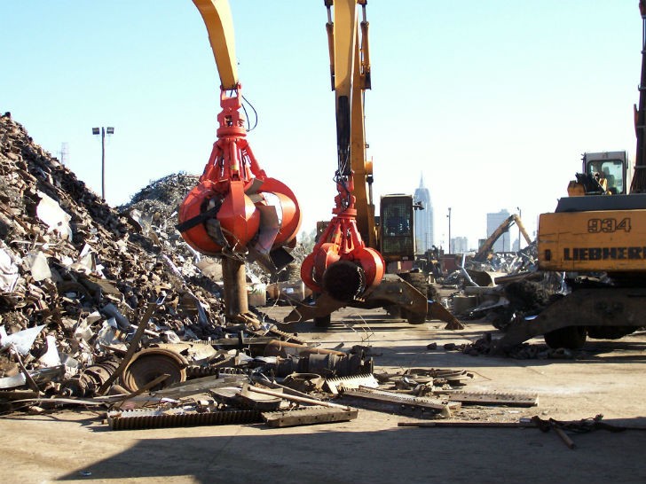 Mack’s OPSIHCR grapples are regular features in scrap yards across the continent.