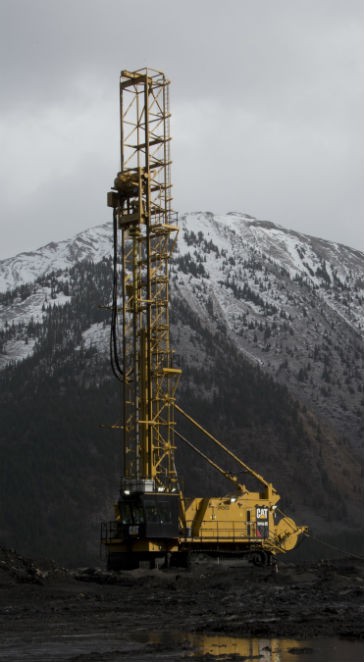 MD6640 drill working in snowy conditions.