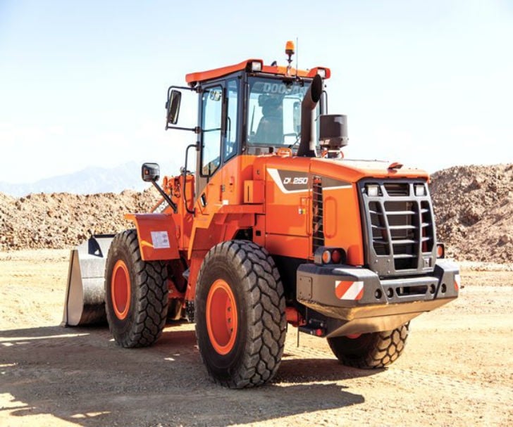 Doosan DL250-5 wheel loader with bucket.