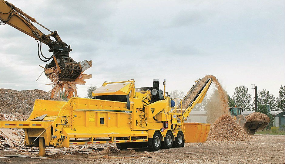 Vermeer’s HG6000 Tier-4i horizontal grinder features a CAT C-rated C18 Tier 4 Interim/Stage IIIB engine and comes with two adjustable screens.