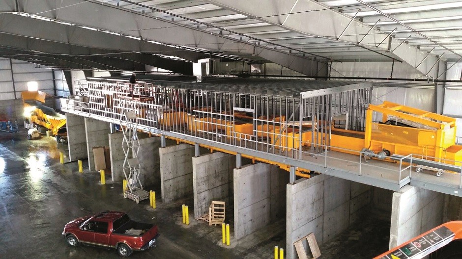 CBI’s custom-built C&D recycling centre (prior to the picking line being fully enclosed) at LEDR’s new St. Louis operation will process over 50 tons per hour of wood, concrete, drywall, scrap, cardboard and aggregates.