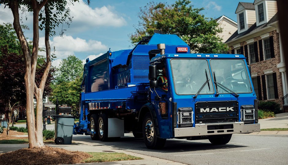 At Waste Expo 2015 Mack Trucks introduced its Mack LR low-entry cabover refuse model, built specifically to meet the challenges of refuse/recycle customers who require enhanced maneuverability, increased driver comfort and improved visibility. At Waste Expo 2015 Mack Trucks introduced its Mack LR low-entry cabover refuse model, built specifically to meet the challenges of refuse/recycle customers who require enhanced maneuverability, increased driver comfort and improved visibility.