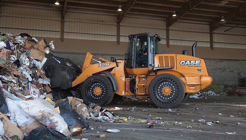 CASE Construction Equipment - 721F Wheel Loaders