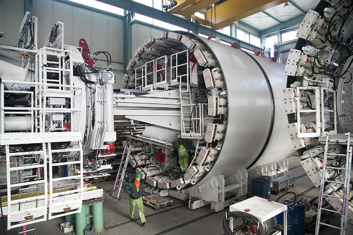 Plant assembly of the world's first Variable Density tunnel boring machines (TBMs) at Herrenknecht in Schwanau. They can be operated as an earth pressure balance shield and as a Mixshield. Plant assembly of the world's first Variable Density tunnel boring machines (TBMs) at Herrenknecht in Schwanau. They can be operated as an earth pressure balance shield and as a Mixshield.