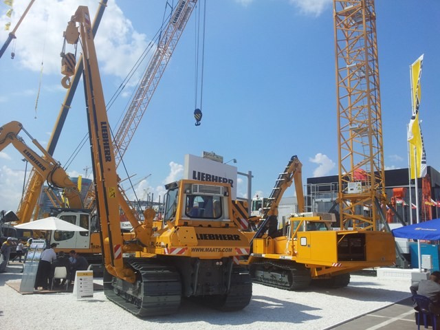 Liebherr Canada - RL 44 Litronic Pipe Layers Liebherr Canada - RL 44 Litronic Pipe Layers