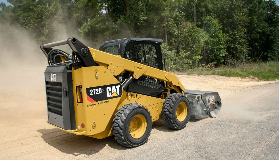 Cat 272D3 SSL with BU118 Utility Broom in a working application