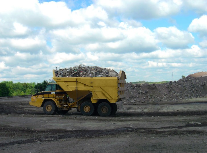 Custom refuse bodies provide the additional volumetric space to meet trucks’ rated capacity to maximize each load. 