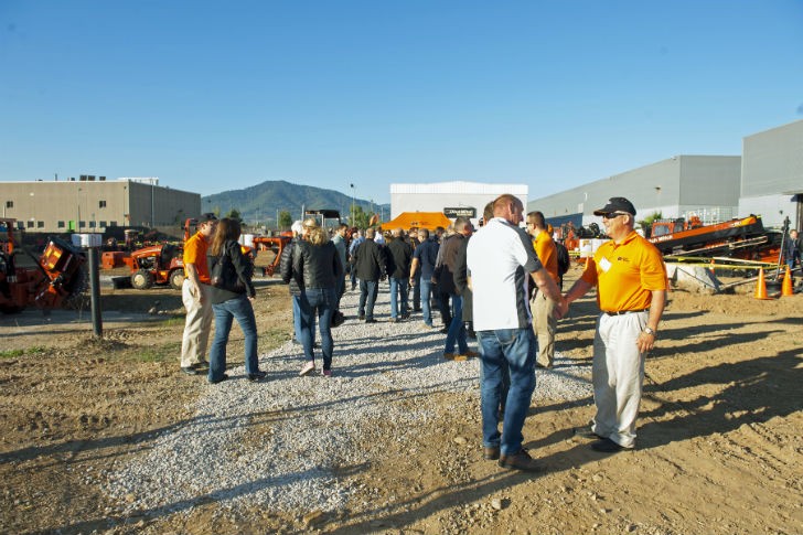 The 2015 international customer event was held at the Ditch Witch Barcelona Support Center. The 2015 international customer event was held at the Ditch Witch Barcelona Support Center.