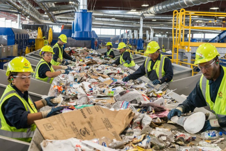 Southern Nevada Recycling Center (PRNewsFoto/Republic Services, Inc.)