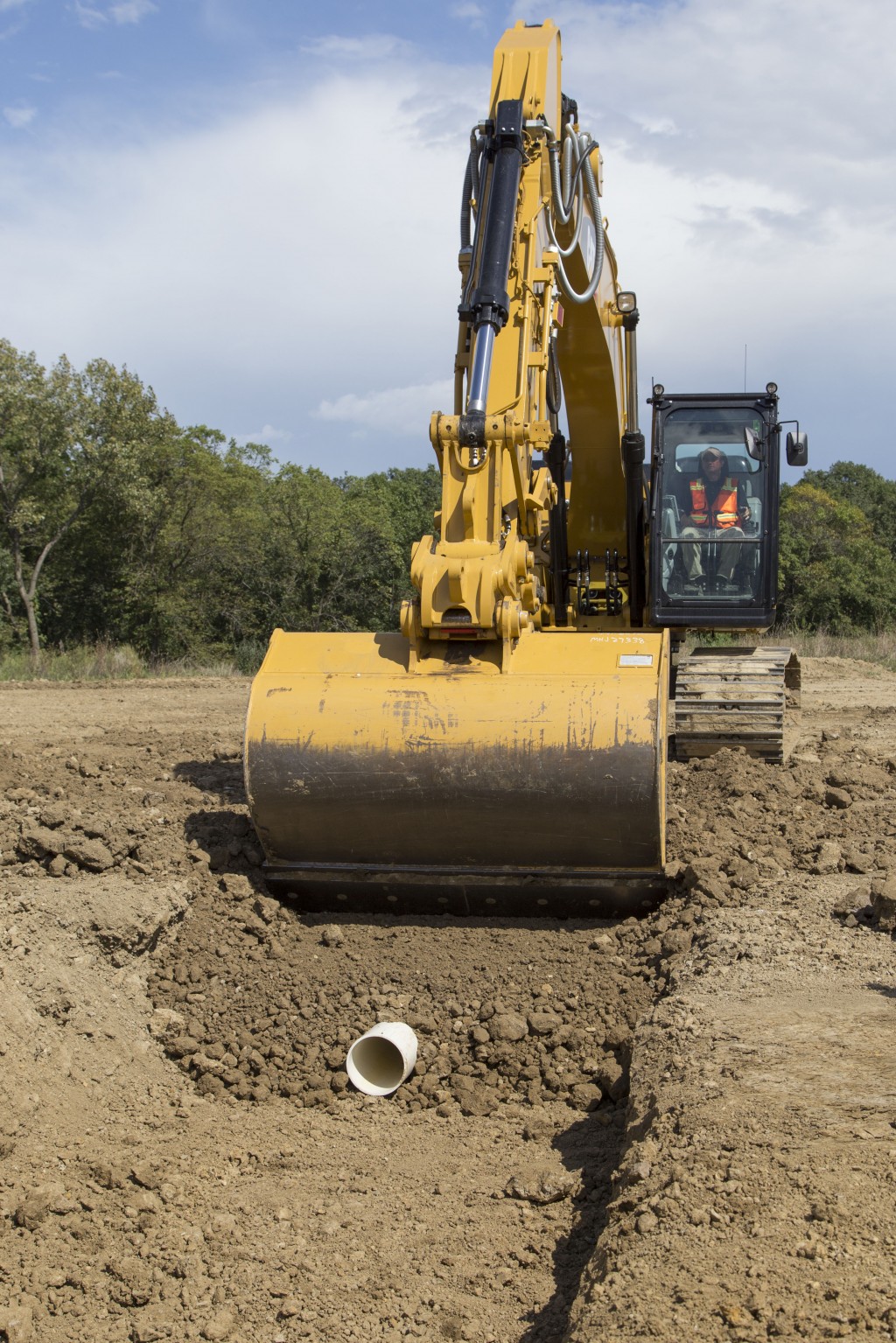PROTECT features safeguard the operator and machine when working near obstacles and around utility hazards.