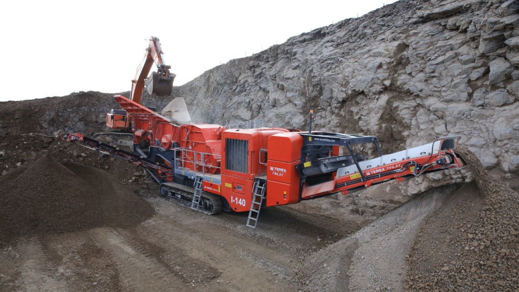 The Terex Finlay I-140  impact crusher features an advanced electronic control system that monitors and controls the speed of the rotor and regulates the heavy duty vibrating feeder.