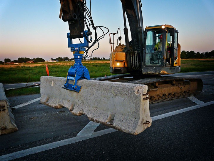 Vacuworx offers a faster safer way to handle concrete road barriers