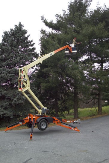 The JLG T350 Tow-Pro towable boom lift can be powered purely by battery, or by the optional gas engine.