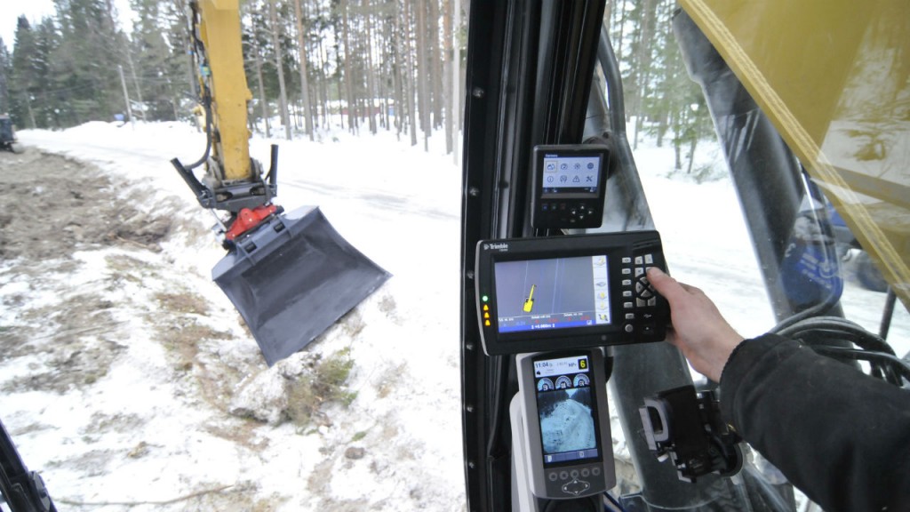Excavator operators  can now connect the Rototilt Positioning Solution with the Trimble GCS900 Grade Control System.