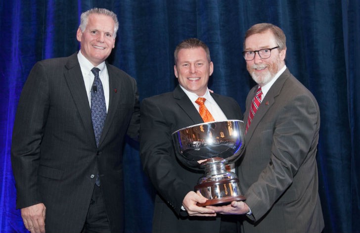International Truck names Tallman Truck Centre 2015 North American dealer of the year