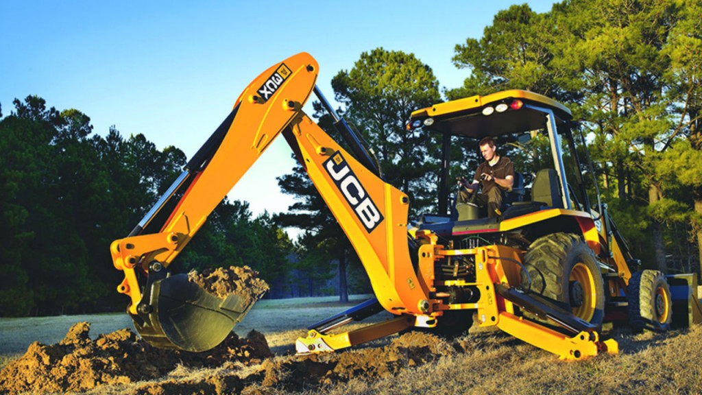 The addition of pilot controls to the 3CX allows operators to easily adapt from operating an excavator to a backhoe without having to change the way they are used to working. 