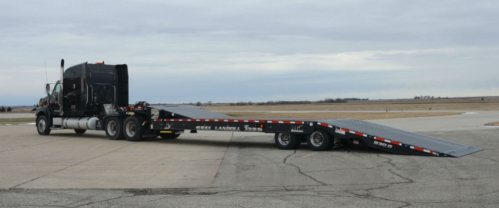 The Landoll 930 Traveling Tail is part of the 900 Series trailers.