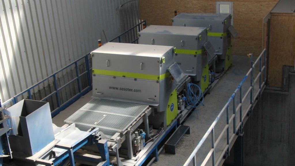 Fine line at the Reiling glass recycling plant with three Sesotec K9 systems.  