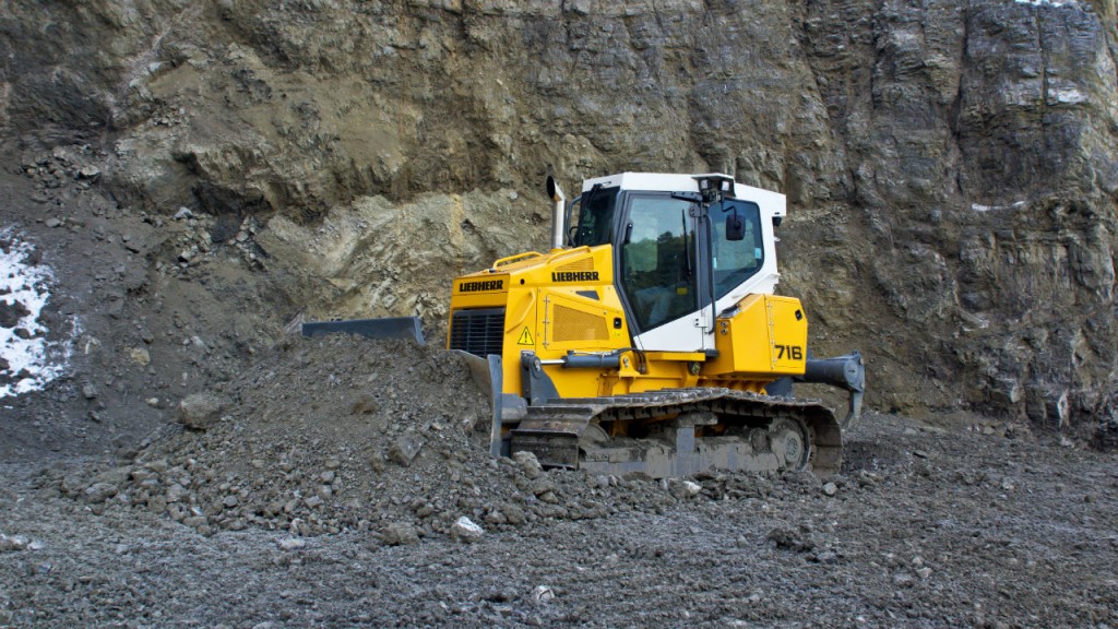 The design of the new Liebherr PR 716 crawler tractor offers outstanding visibility from all sides.