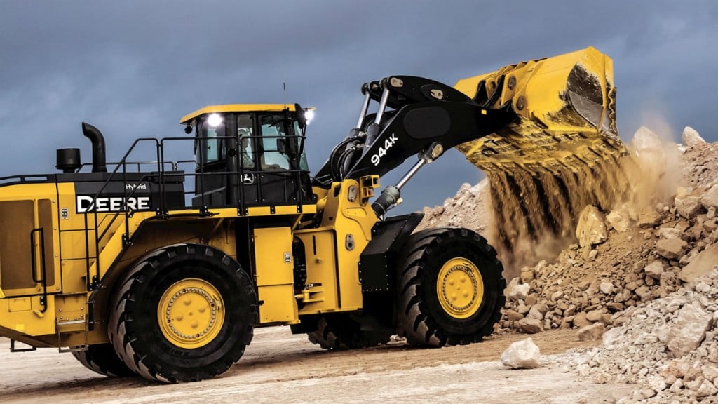 The 944K Hybrid Wheel Loader can provide significant fuel savings over 9-yard3 (6.88 m3) loaders with conventional drivetrains.
