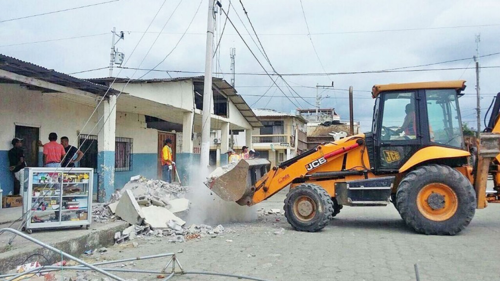 JCB is donating the versatile 3CX backhoe through its Ecuadorian dealer, Automekano.