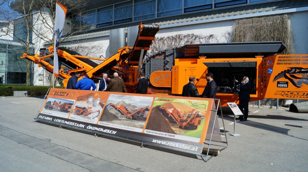 The R1100S on Rockster’s outdoor booth 12B.2 attracted many visitors. The crusher is the latest state-of-the-art machinery and can be ordered as a basic, duplex or hybrid version.