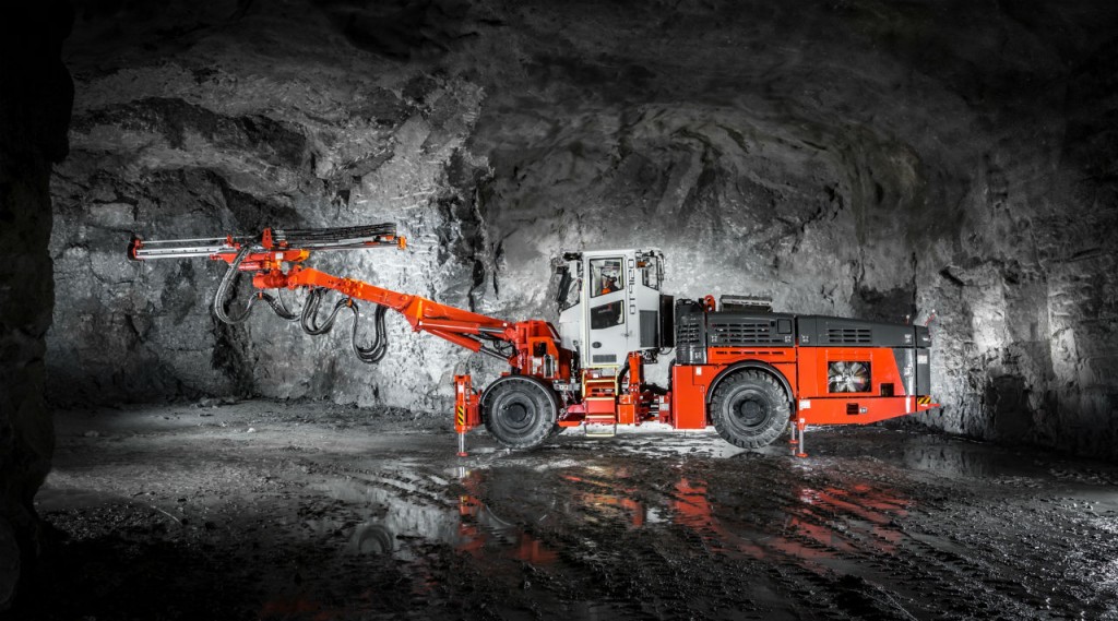 The DT912D is designed especially for limestone applications; this new high-reach single-boom jumbo is completely self-contained.