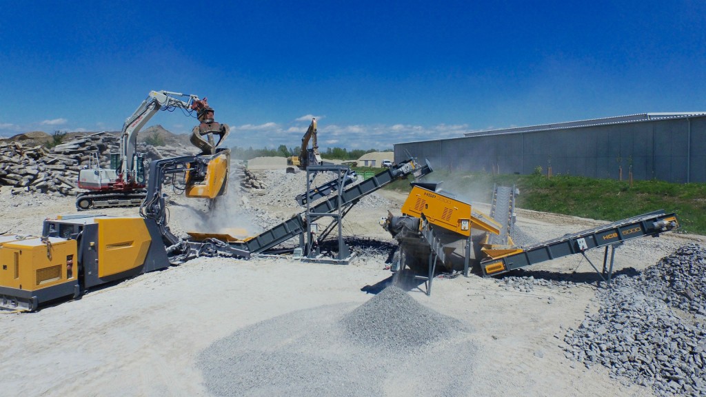 HARTL Bucket Crusher is a highly mobile crushing solution that approaches the performance of track-mounted crushers.

