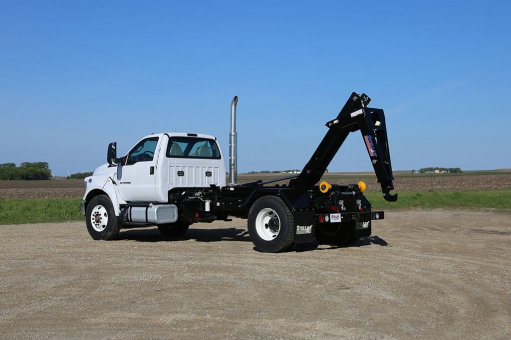 Stellar’s lineup of 20,000-pound-capacity hooklift loaders offer a wide selection with many different lengths available from 102- to 200-inch cab-to-axle lengths for single rear axle truck chassis.