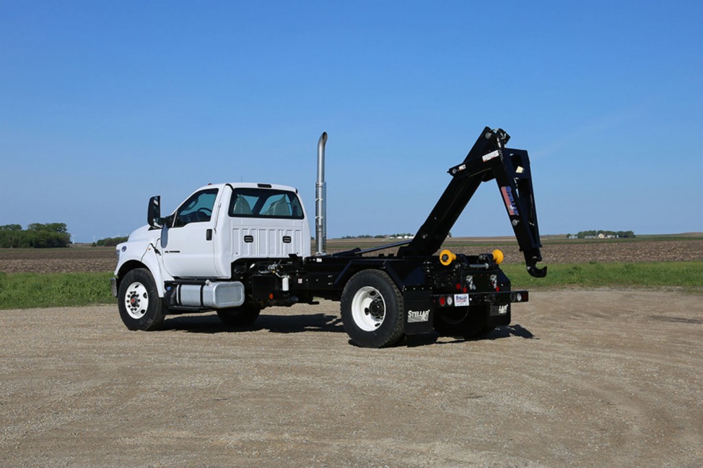 Stellar Industries redesigns 20,000-pound-capacity hooklift line