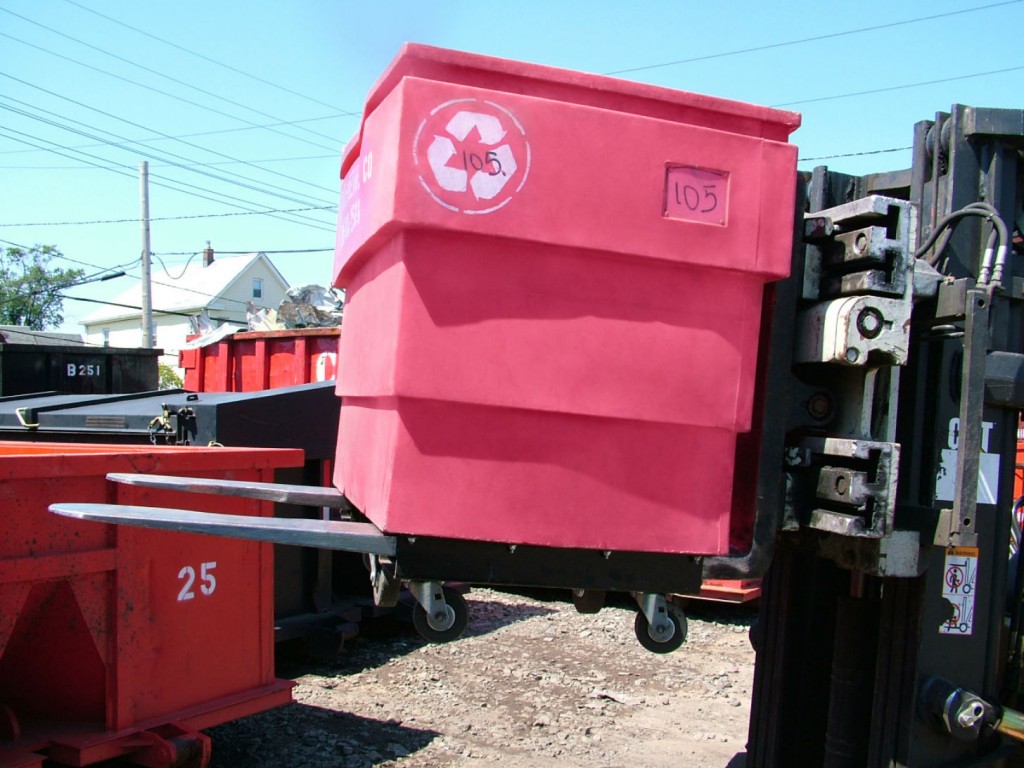 The 50P-16S recycling cart is rotomolded using 100 percent puncture-resistant, chemical-resistant, and waterproof polyethylene.