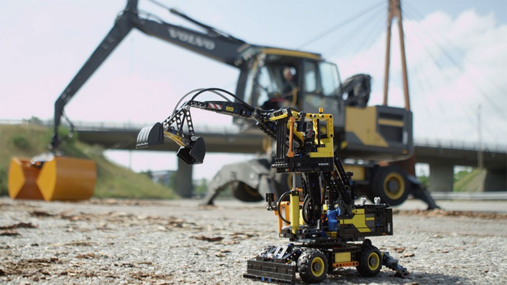 Start your holiday wish list: LEGO Technic builds air-powered mini wheeled excavator
