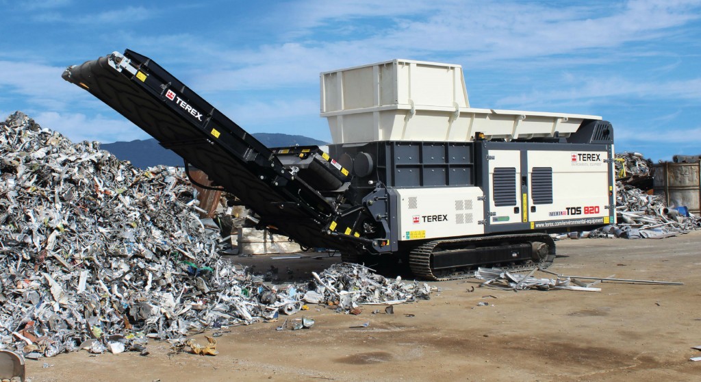 The TDS 820 Slow Speed Shredder is purpose built to process all types of material, whether it be domestic, industrial or bulky waste. 