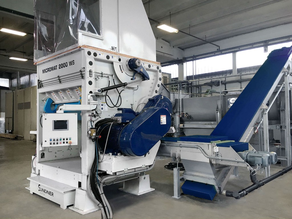 Used as a pre-shredder, the new Lindner Micromat WS wet shredder is designed to be the first step in washing systems for the processing of post-consumer plastic scrap. 