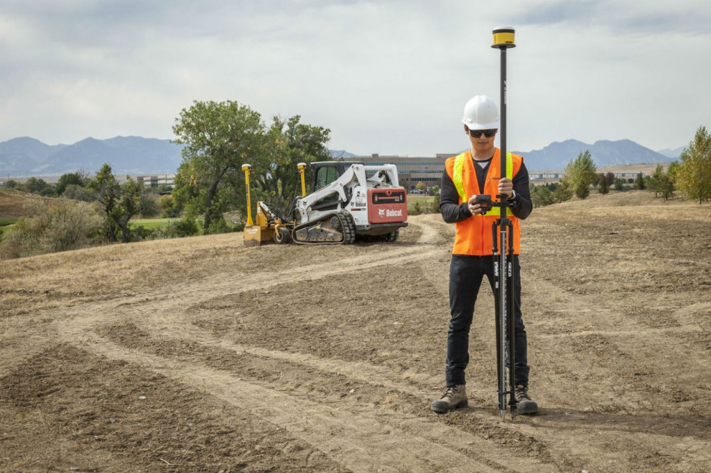 Trimble SCS900 Site Controller Software has introduced two new capabilities, EZ Level and BaseAnywhere.